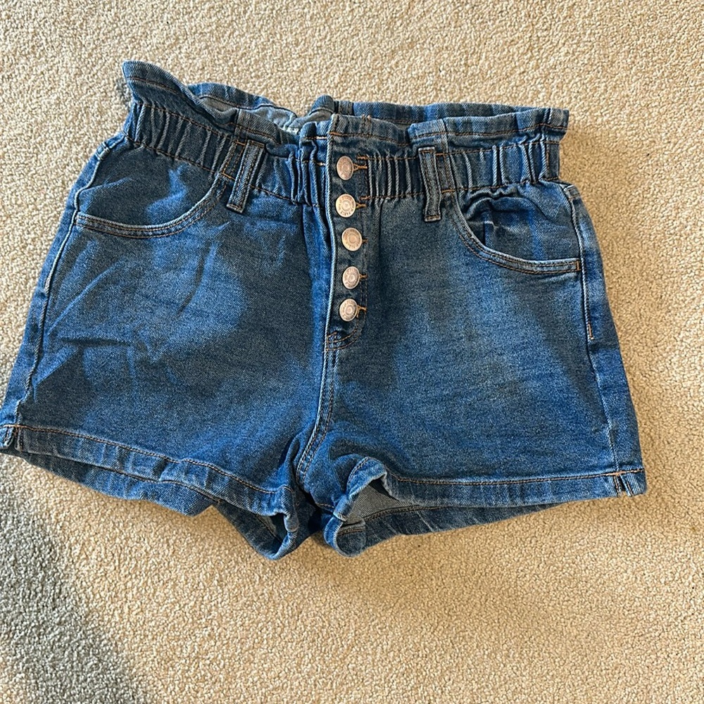 Super cute denim shorts